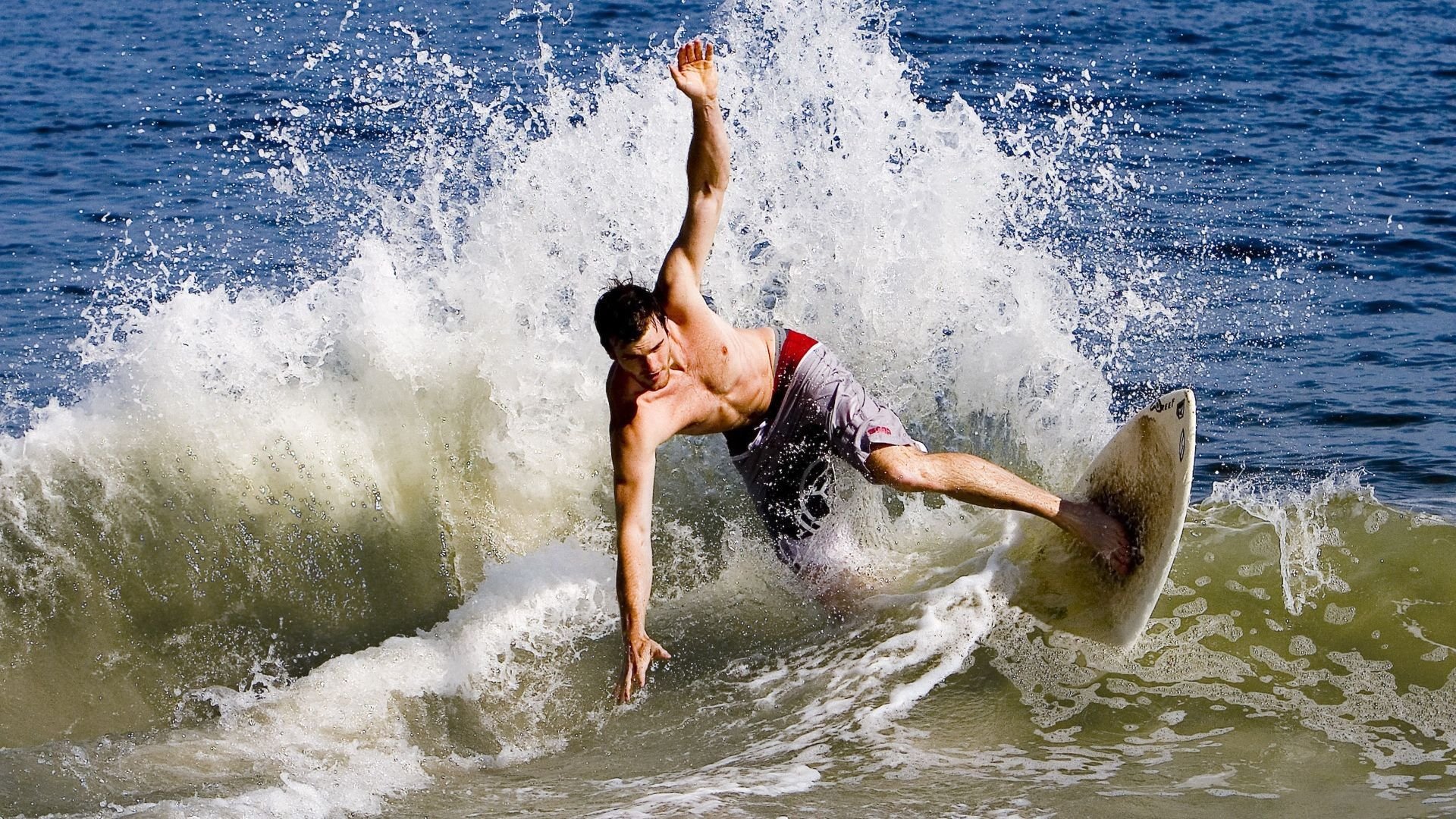 九游网-《电竞行业招聘火热：岗位增多职业路径多样化》，电竞招人