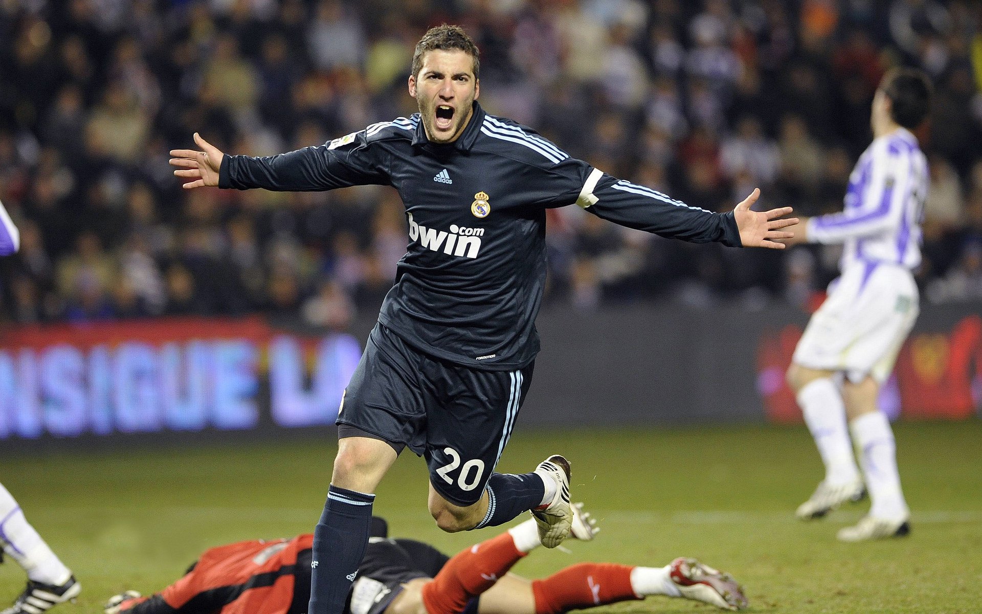 戏剧化转变：别样风景的特色赛事，戏剧化场景